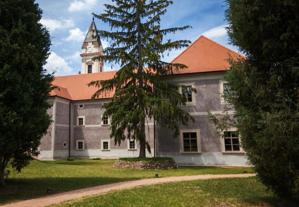 Sopron Monastery Hotel Ngoại thất bức ảnh